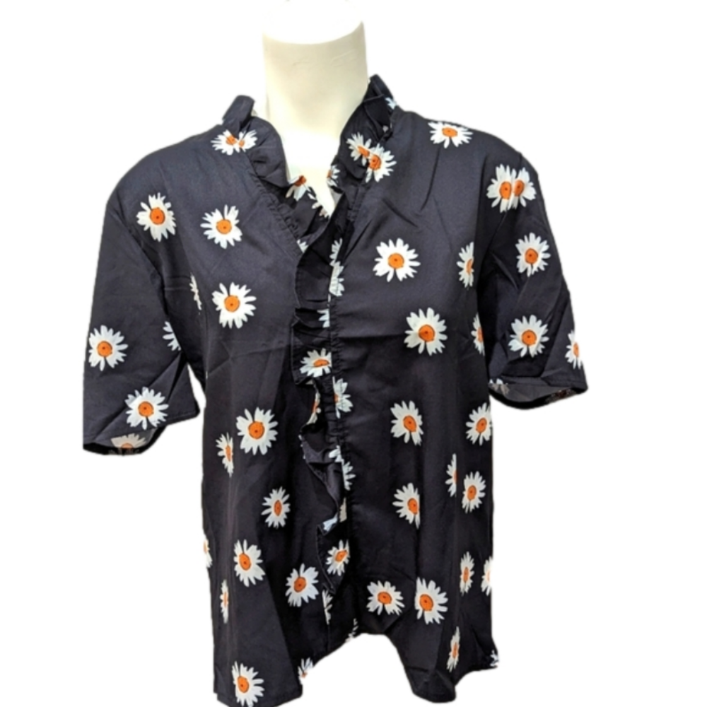 Black button down with daisies scattered all over, sz XL